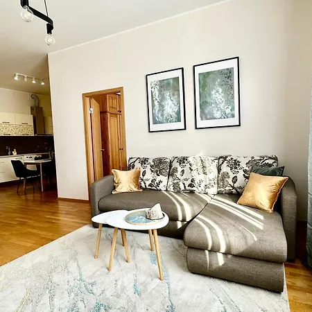 One Bedroom Sunny Tallinn Street Apartment With Parking Riga Exterior photo