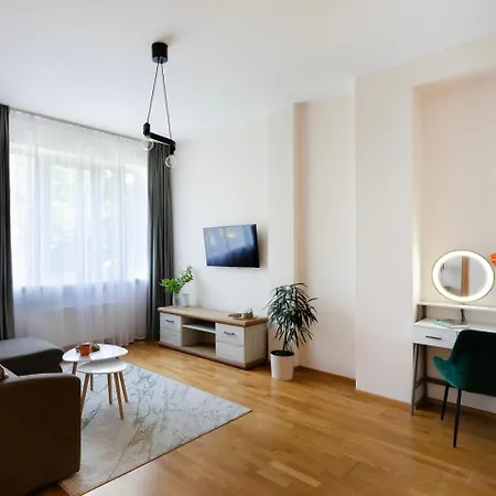 One Bedroom Sunny Tallinn Street Apartment With Parking Riga Exterior photo