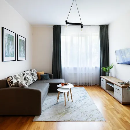 One Bedroom Sunny Tallinn Street Apartment With Parking Riga Exterior photo