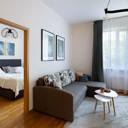 One Bedroom Sunny Tallinn Street Apartment With Parking Riga Exterior photo