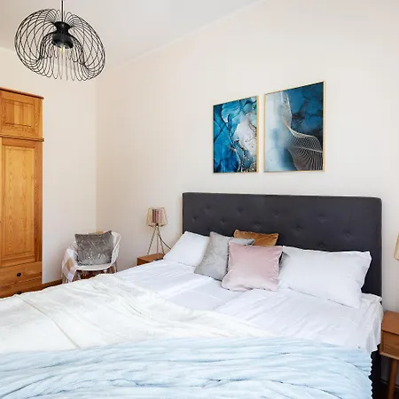 One Bedroom Sunny Tallinn Street Apartment With Parking Riga Exterior photo