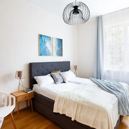 One Bedroom Sunny Tallinn Street Apartment With Parking Riga Exterior photo