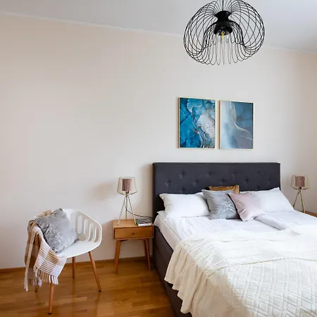One Bedroom Sunny Tallinn Street Apartment With Parking Riga Exterior photo