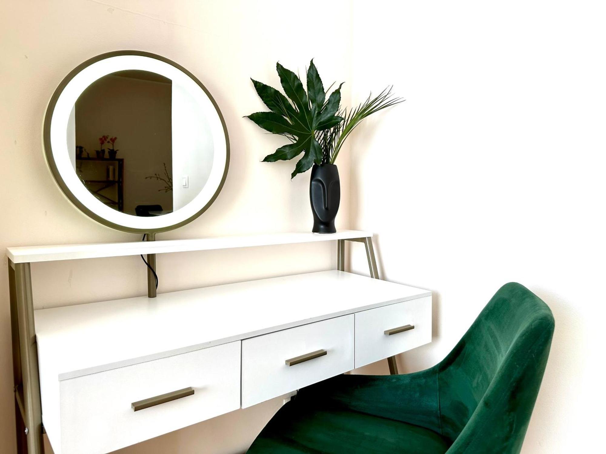 One Bedroom Sunny Tallinn Street With Parking Riga