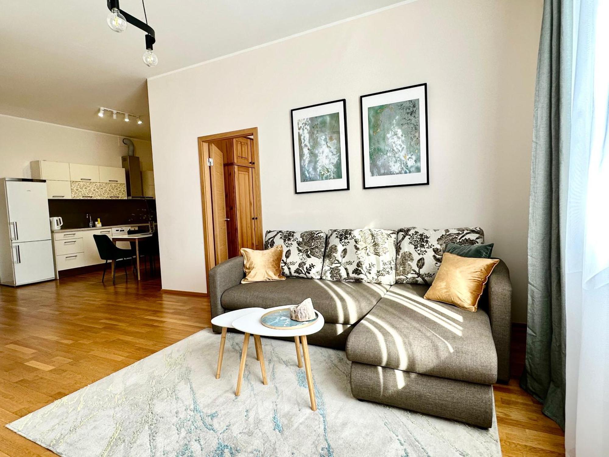 One Bedroom Sunny Tallinn Street With Parking *