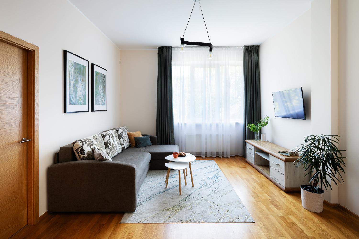 One Bedroom Sunny Tallinn Street With Parking