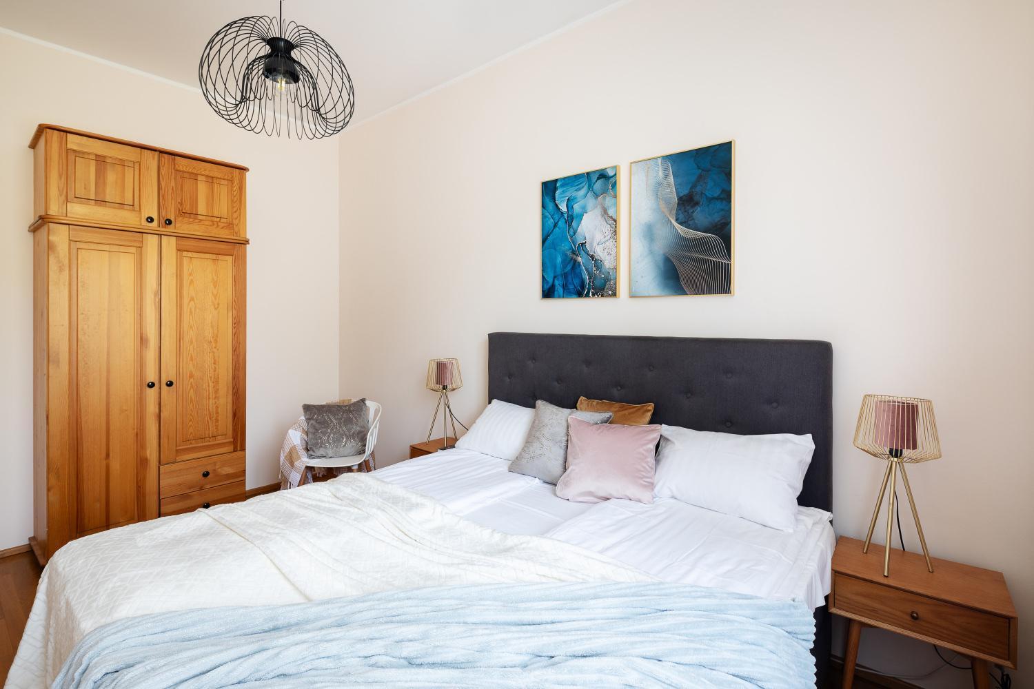 One Bedroom Sunny Tallinn Street With Parking